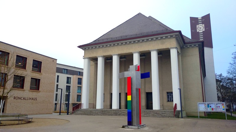 Bild: Bild: Kirche St. Elisabeth und Roncallihaus in Ulm (O. Schütz)