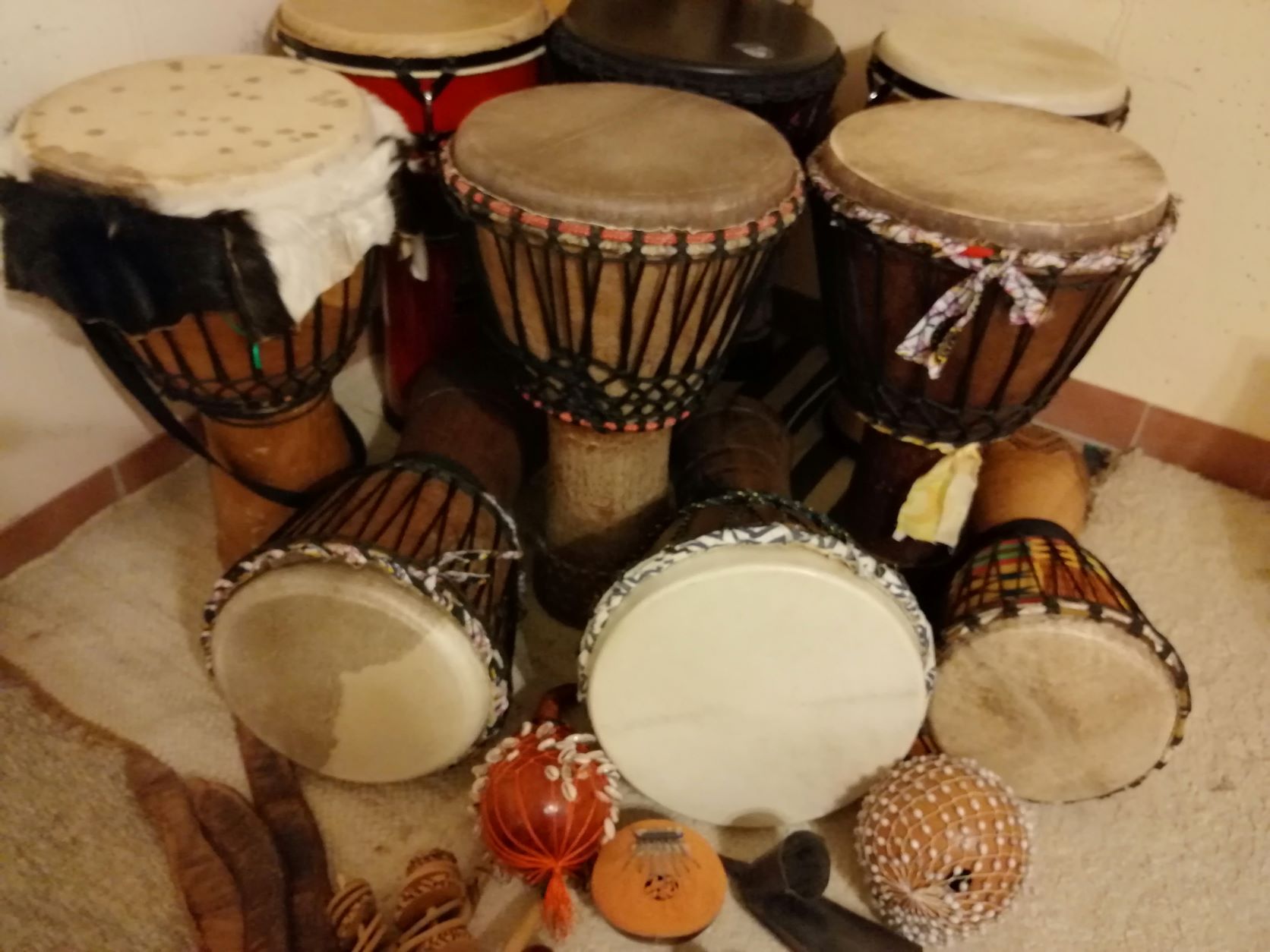 Bild: Afrikanische Trommeln und Musikinstrumente